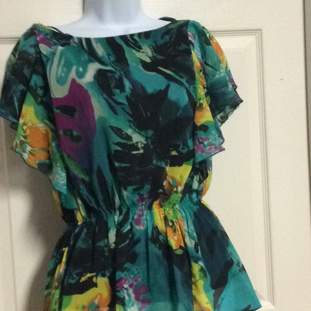 Beautiful floral top gathered at the waist